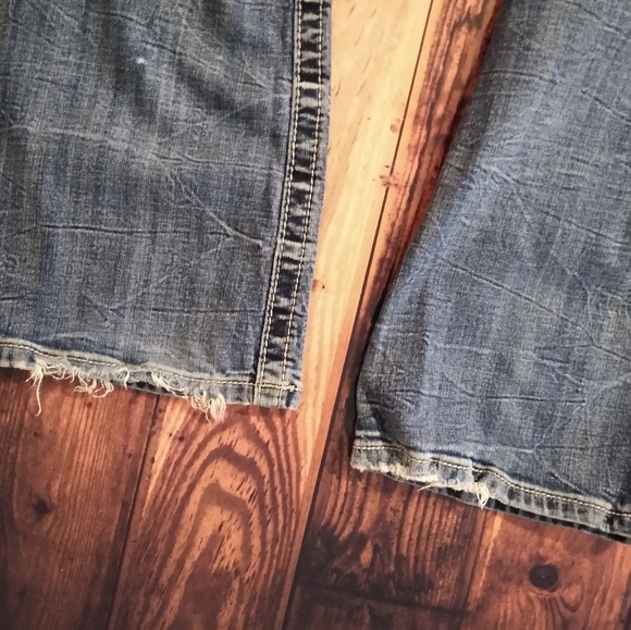 Like New Women's Miss Me Jeans - Picture 6 of 6